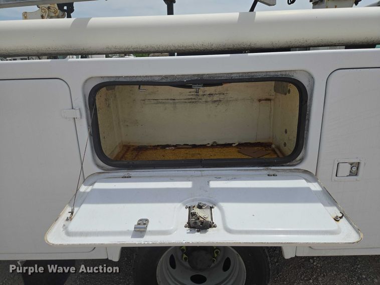 image for item ET5022 2012 Ford F450 Super Duty bucket truck