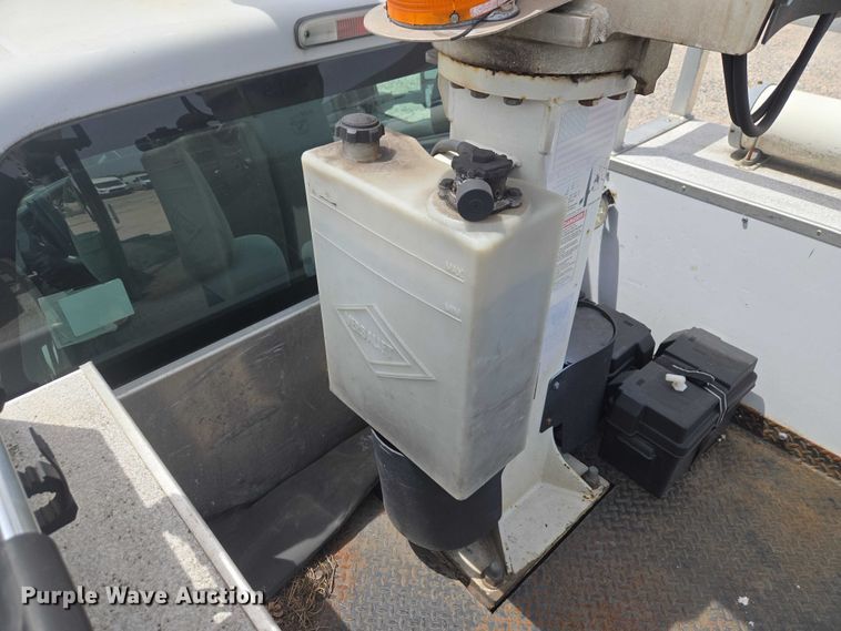 image for item ET5022 2012 Ford F450 Super Duty bucket truck