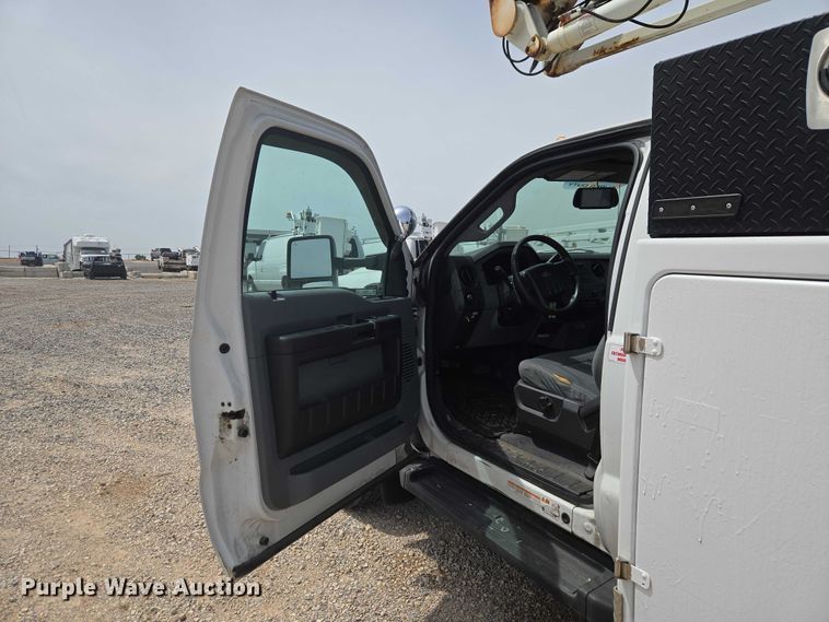 image for item ET5022 2012 Ford F450 Super Duty bucket truck
