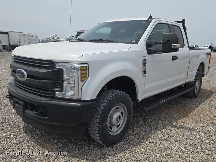 image for item ET5024 2019 Ford F250 Super Duty Ext. Cab pickup truck
