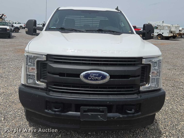 image for item ET5024 2019 Ford F250 Super Duty Ext. Cab pickup truck