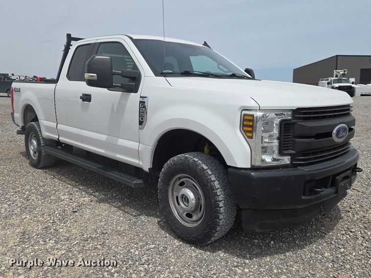 image for item ET5024 2019 Ford F250 Super Duty Ext. Cab pickup truck