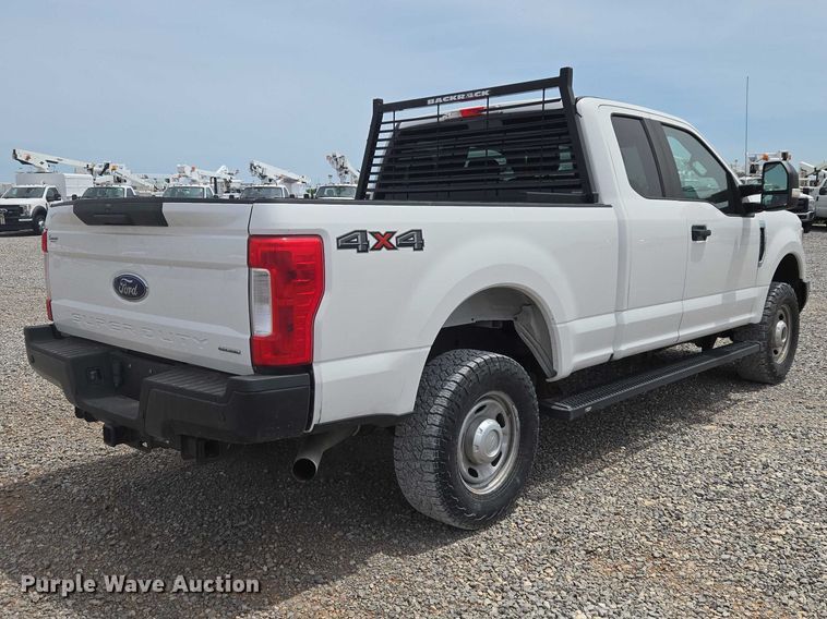 image for item ET5024 2019 Ford F250 Super Duty Ext. Cab pickup truck