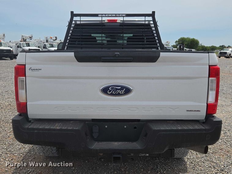 image for item ET5024 2019 Ford F250 Super Duty Ext. Cab pickup truck