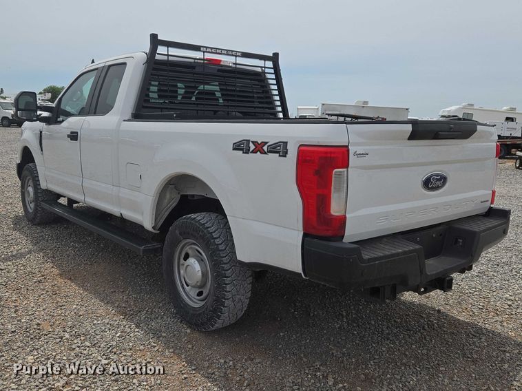 image for item ET5024 2019 Ford F250 Super Duty Ext. Cab pickup truck
