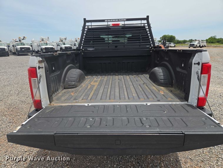image for item ET5024 2019 Ford F250 Super Duty Ext. Cab pickup truck