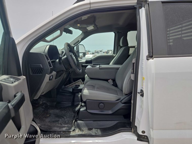image for item ET5024 2019 Ford F250 Super Duty Ext. Cab pickup truck