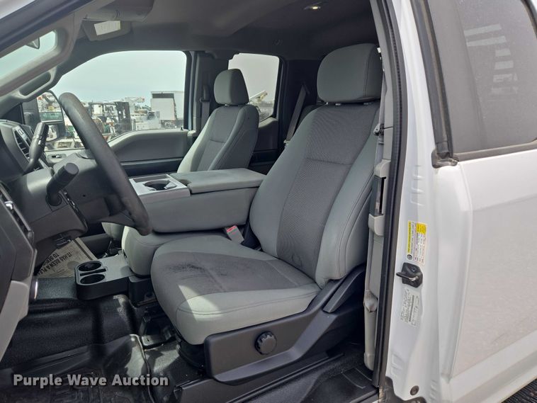 image for item ET5024 2019 Ford F250 Super Duty Ext. Cab pickup truck