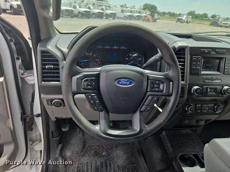 image for item ET5024 2019 Ford F250 Super Duty Ext. Cab pickup truck