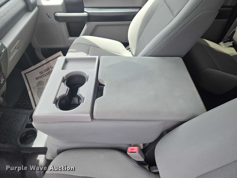 image for item ET5024 2019 Ford F250 Super Duty Ext. Cab pickup truck