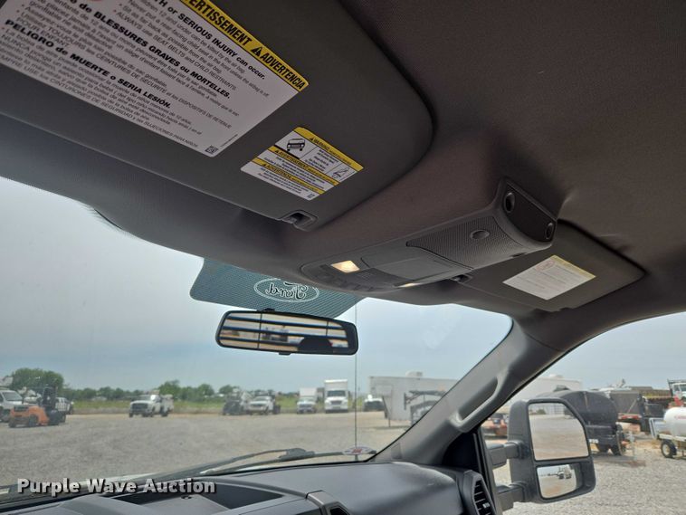 image for item ET5024 2019 Ford F250 Super Duty Ext. Cab pickup truck