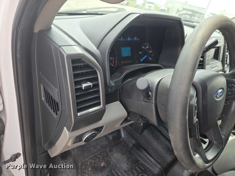 image for item ET5024 2019 Ford F250 Super Duty Ext. Cab pickup truck