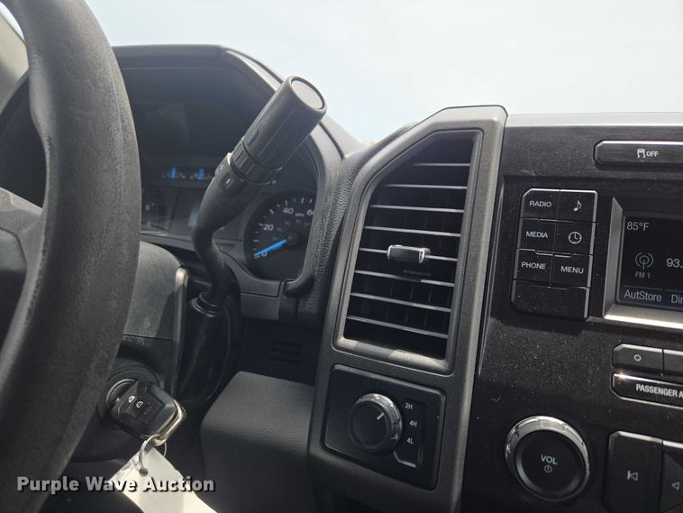 image for item ET5024 2019 Ford F250 Super Duty Ext. Cab pickup truck