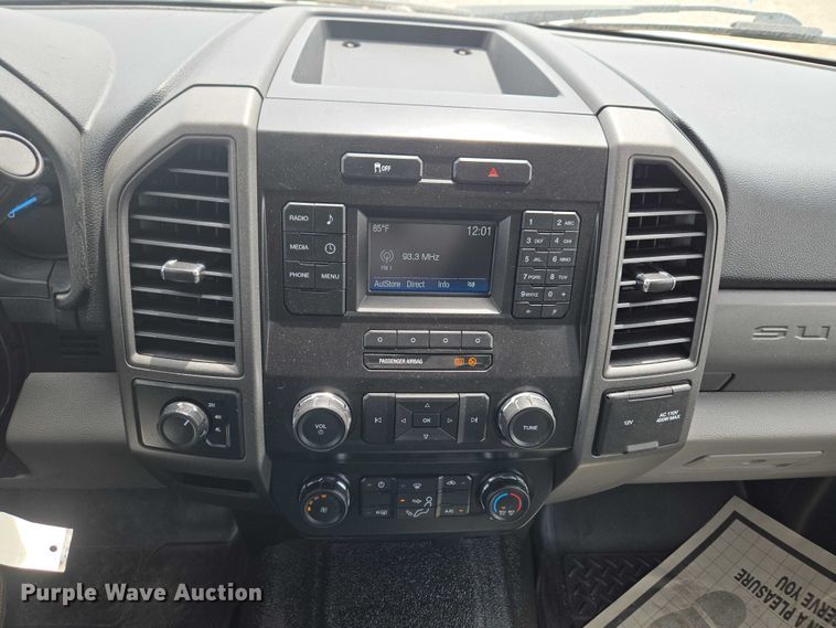 image for item ET5024 2019 Ford F250 Super Duty Ext. Cab pickup truck