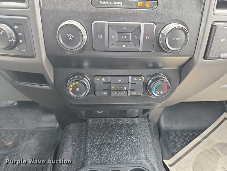 image for item ET5024 2019 Ford F250 Super Duty Ext. Cab pickup truck