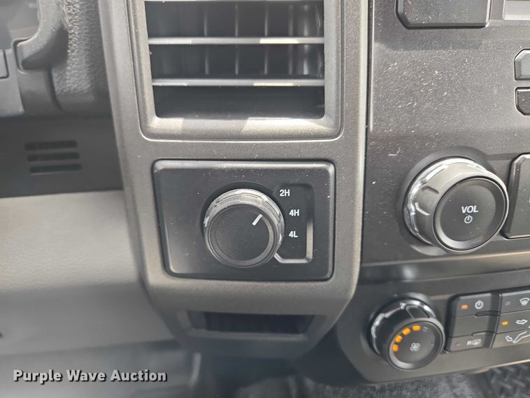 image for item ET5024 2019 Ford F250 Super Duty Ext. Cab pickup truck