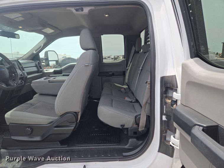 image for item ET5024 2019 Ford F250 Super Duty Ext. Cab pickup truck