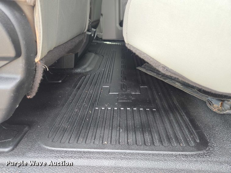 image for item ET5024 2019 Ford F250 Super Duty Ext. Cab pickup truck