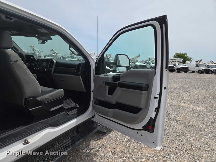 image for item ET5024 2019 Ford F250 Super Duty Ext. Cab pickup truck