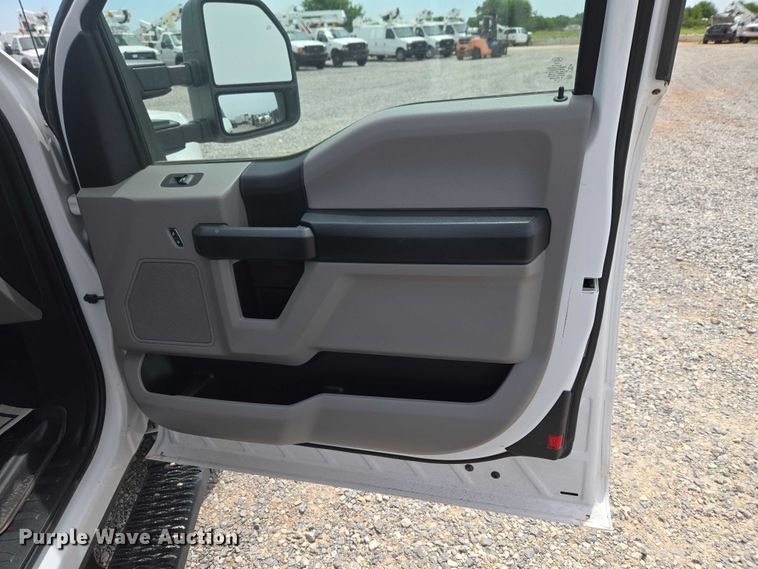 image for item ET5024 2019 Ford F250 Super Duty Ext. Cab pickup truck