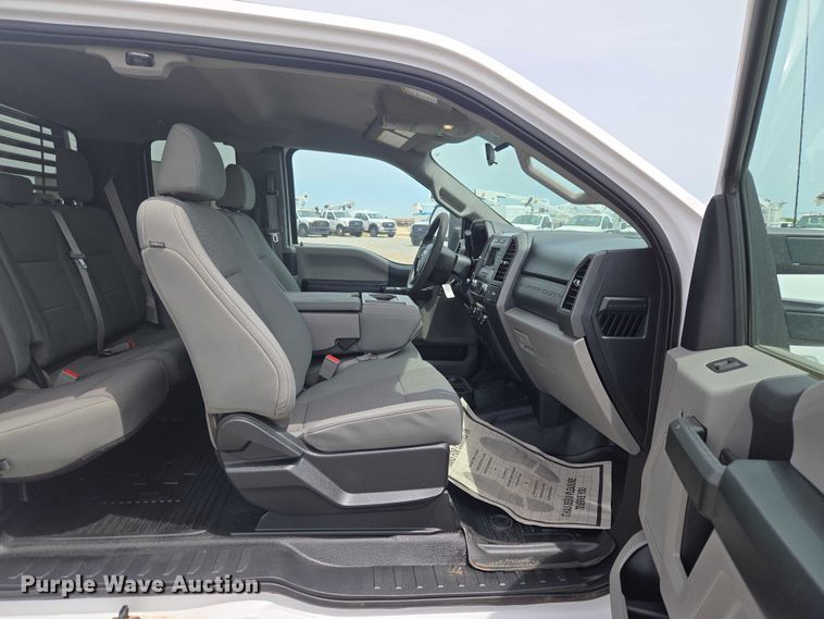 image for item ET5024 2019 Ford F250 Super Duty Ext. Cab pickup truck