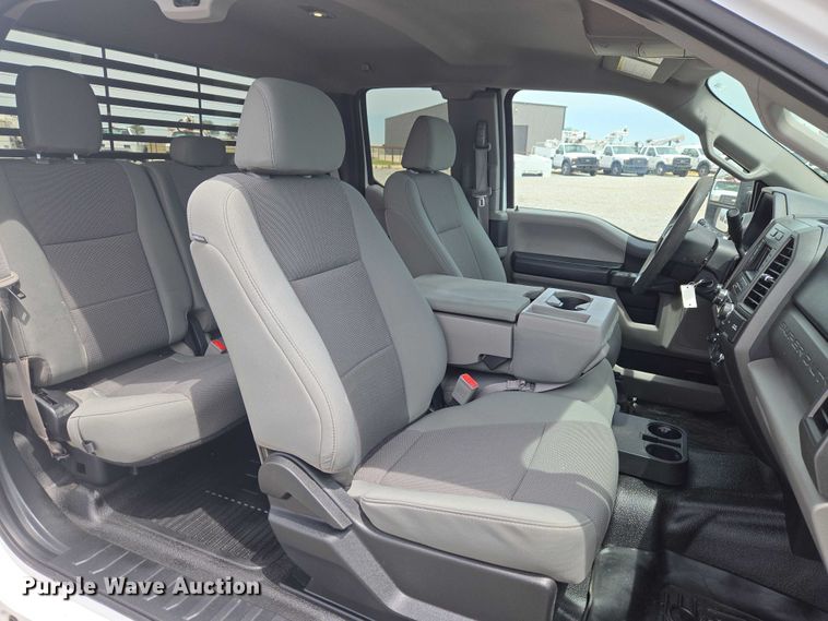 image for item ET5024 2019 Ford F250 Super Duty Ext. Cab pickup truck