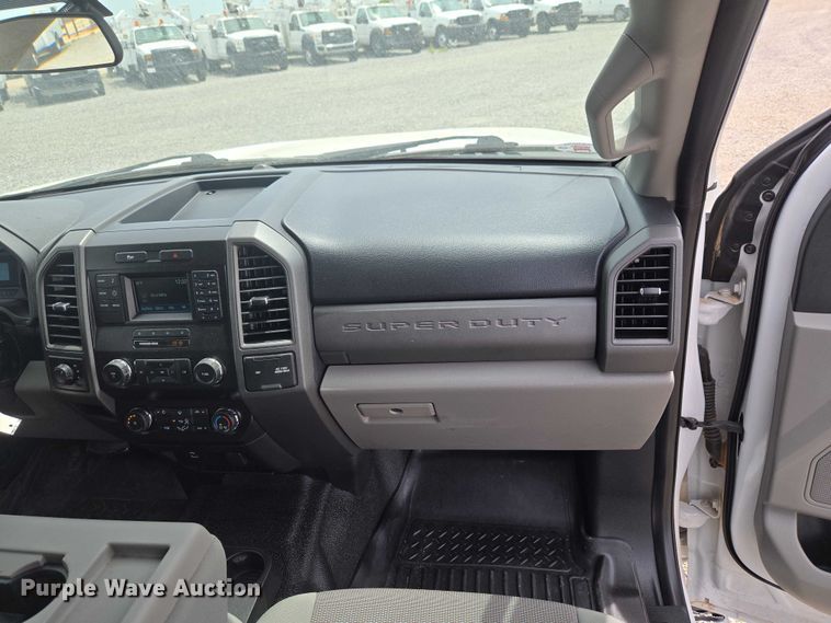 image for item ET5024 2019 Ford F250 Super Duty Ext. Cab pickup truck