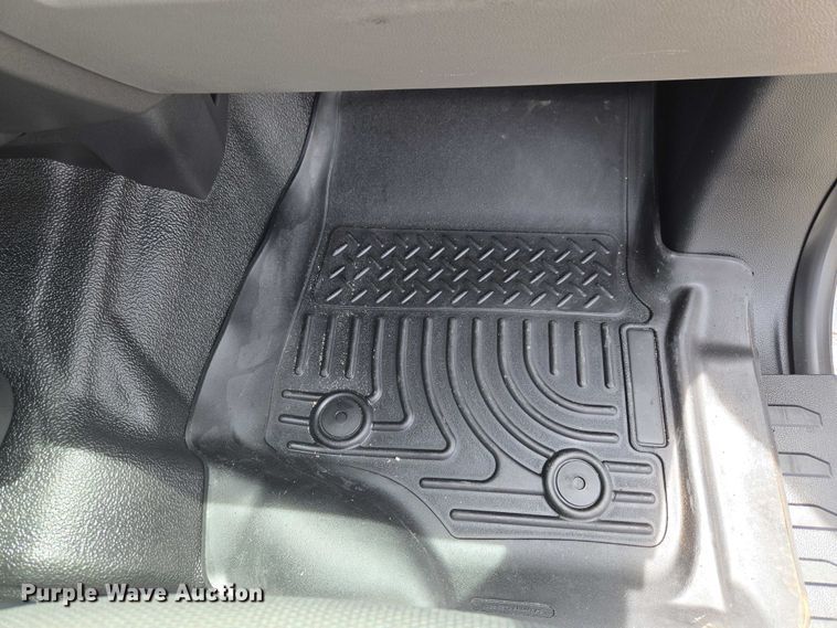 image for item ET5024 2019 Ford F250 Super Duty Ext. Cab pickup truck