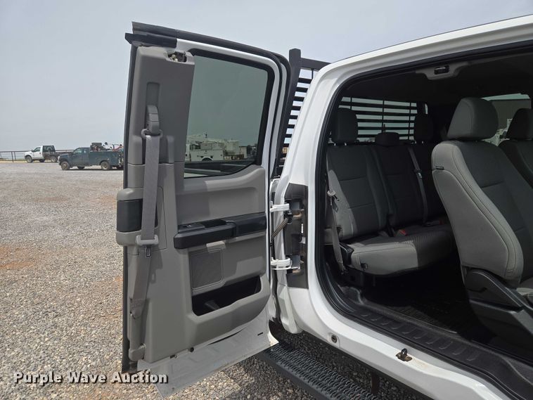 image for item ET5024 2019 Ford F250 Super Duty Ext. Cab pickup truck
