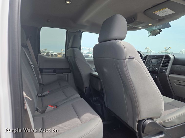 image for item ET5024 2019 Ford F250 Super Duty Ext. Cab pickup truck