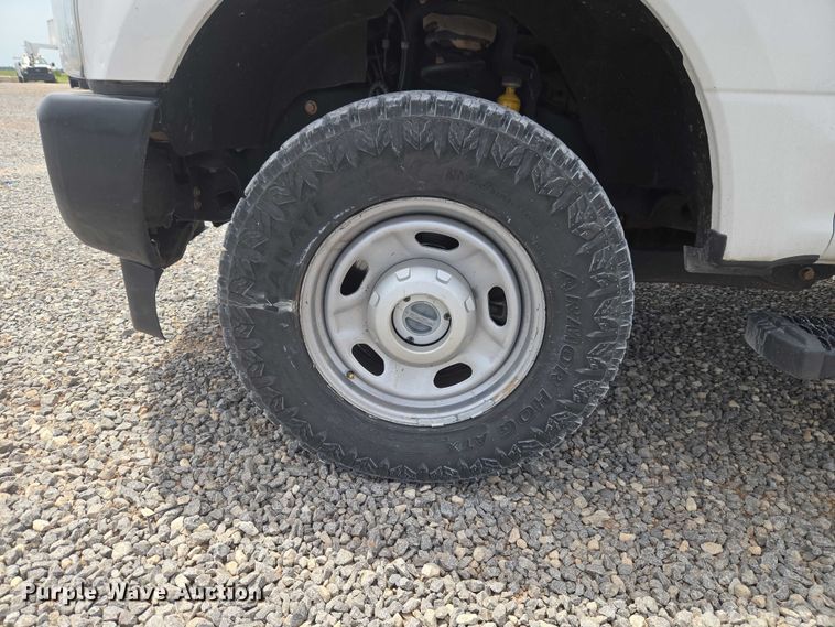 image for item ET5024 2019 Ford F250 Super Duty Ext. Cab pickup truck