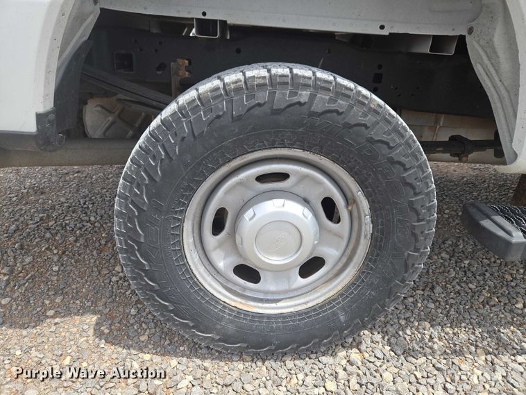 image for item ET5024 2019 Ford F250 Super Duty Ext. Cab pickup truck