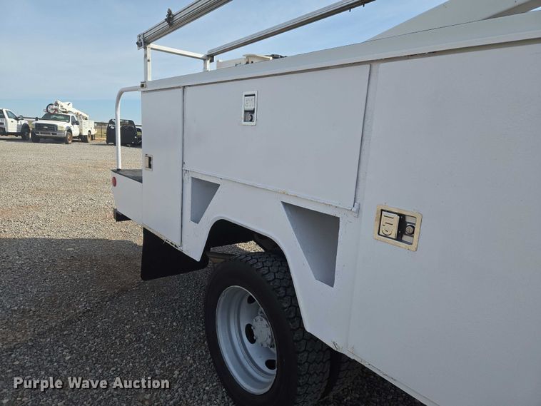 image for item ET5025 2009 Ford F450 Super Duty bucket truck