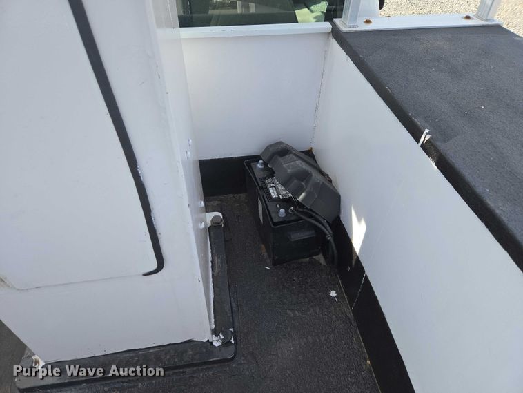 image for item ET5025 2009 Ford F450 Super Duty bucket truck