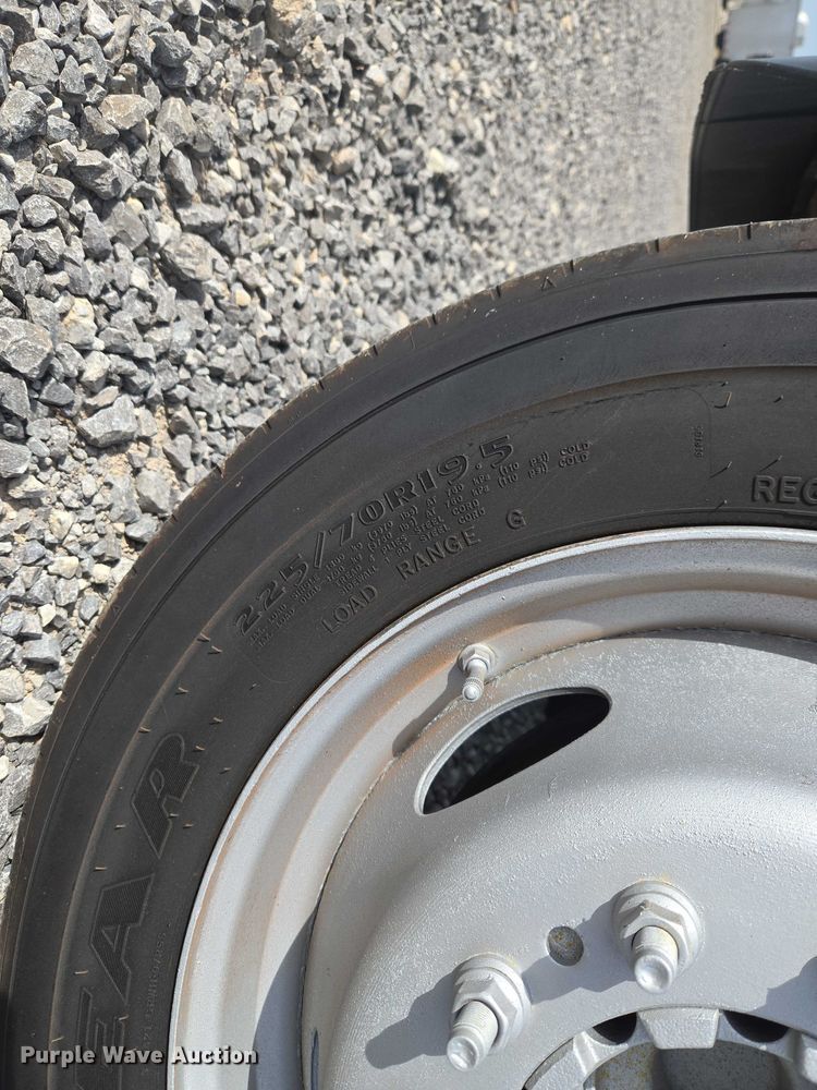 image for item ET5025 2009 Ford F450 Super Duty bucket truck