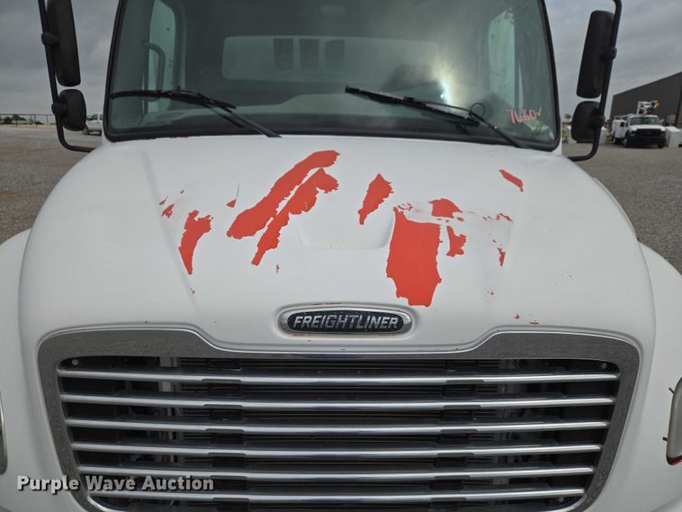 image for item ET5079 2011 Freightliner Business Class M2 box truck