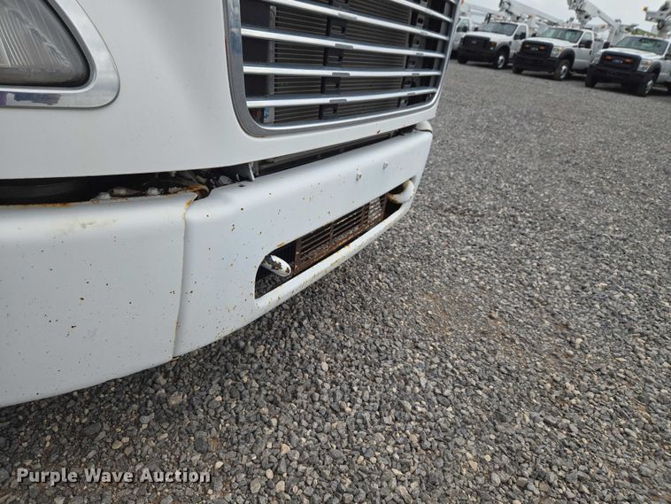 image for item ET5079 2011 Freightliner Business Class M2 box truck
