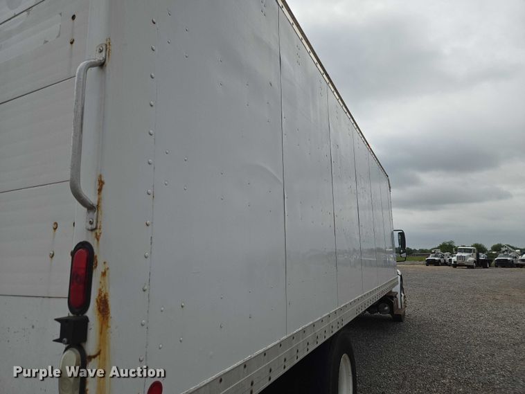 image for item ET5079 2011 Freightliner Business Class M2 box truck