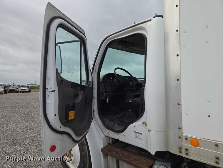image for item ET5079 2011 Freightliner Business Class M2 box truck
