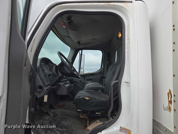 image for item ET5079 2011 Freightliner Business Class M2 box truck