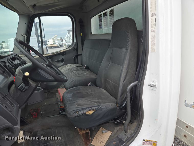 image for item ET5079 2011 Freightliner Business Class M2 box truck