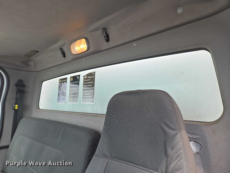 image for item ET5079 2011 Freightliner Business Class M2 box truck