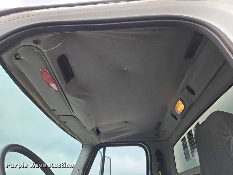 image for item ET5079 2011 Freightliner Business Class M2 box truck