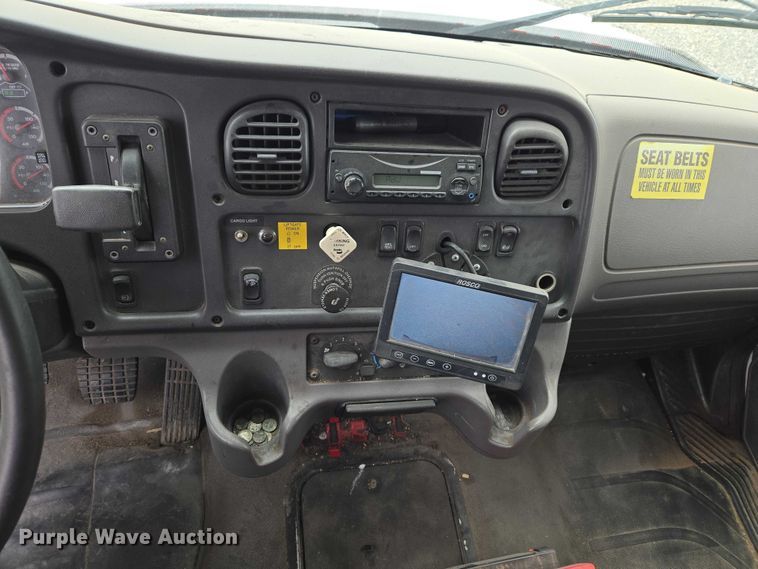 image for item ET5079 2011 Freightliner Business Class M2 box truck