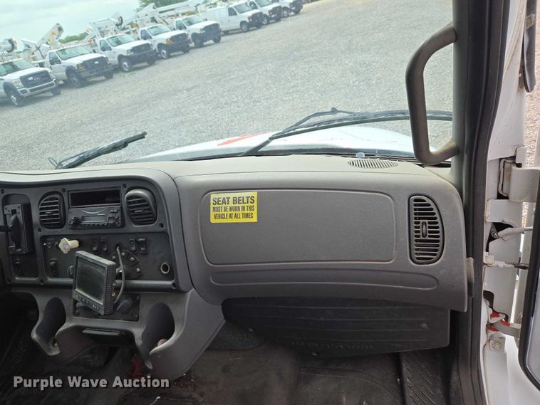 image for item ET5079 2011 Freightliner Business Class M2 box truck