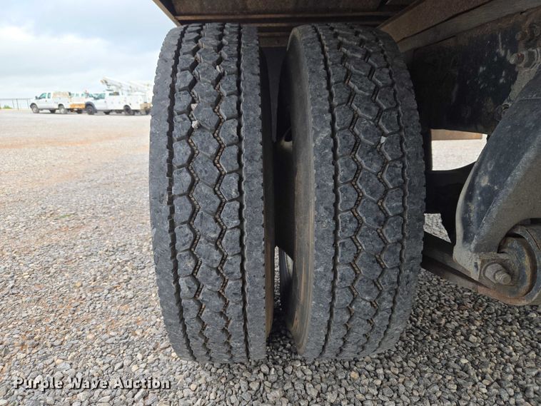 image for item ET5079 2011 Freightliner Business Class M2 box truck