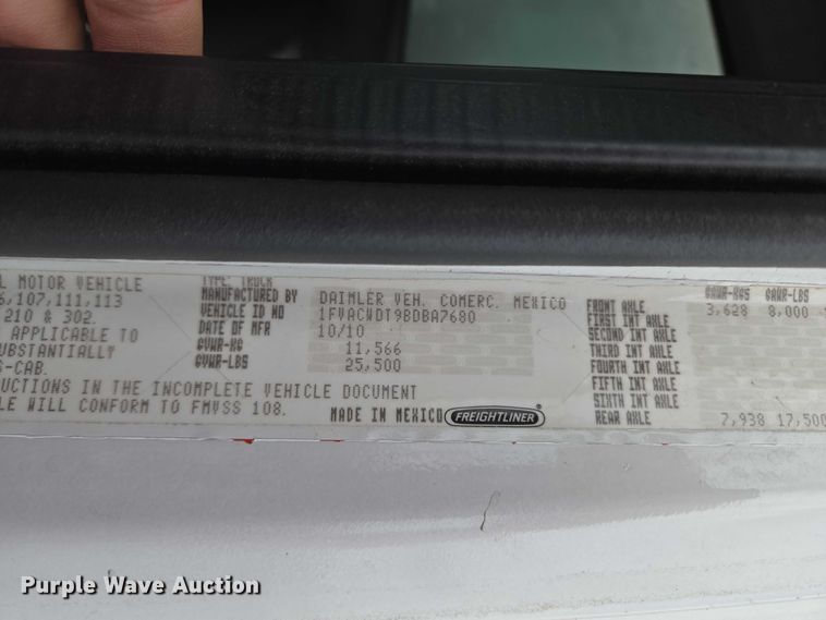 image for item ET5079 2011 Freightliner Business Class M2 box truck