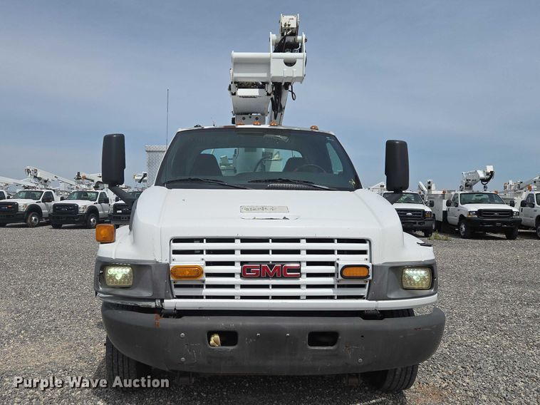 image for item ET5082 2006 GMC C5500 bucket truck