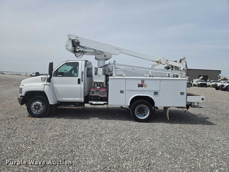 image for item ET5082 2006 GMC C5500 bucket truck