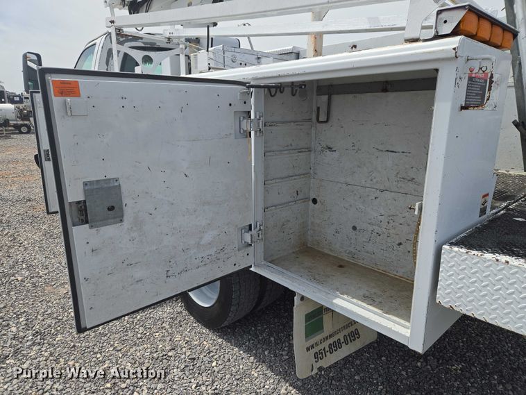 image for item ET5082 2006 GMC C5500 bucket truck